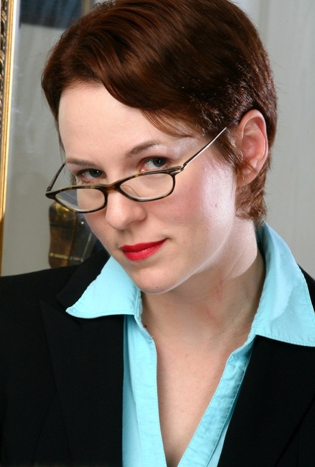30 plus businesswoman Vada takes off her glasses and all her clothes as well 10991924