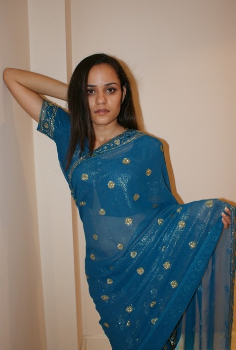 Indian solo girl removes her saree and bra to show off her small boobs 22678570