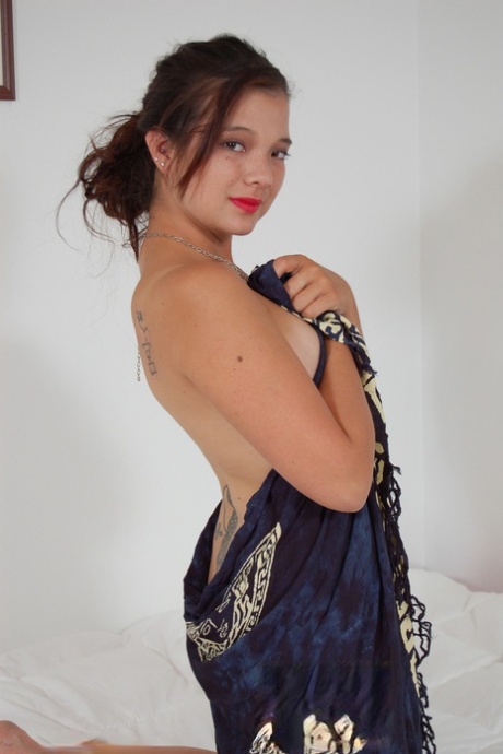 Pretty girl Charli sports a touch of lipstick while getting totally naked 85947286