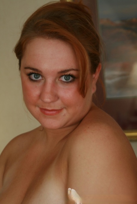 Amateur BBW Betty White dildos her horny pussy on floral print couch 89157714