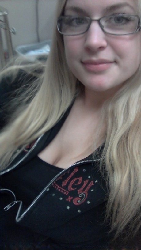 Amateur girl Danielle takes safe for work self shots around her house 38146053