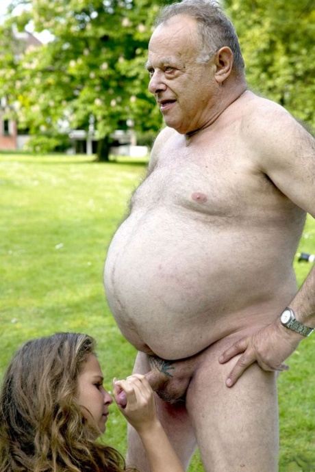 Naked young teen giving fat oldman blowjob and riding senior cock at the park 30742913