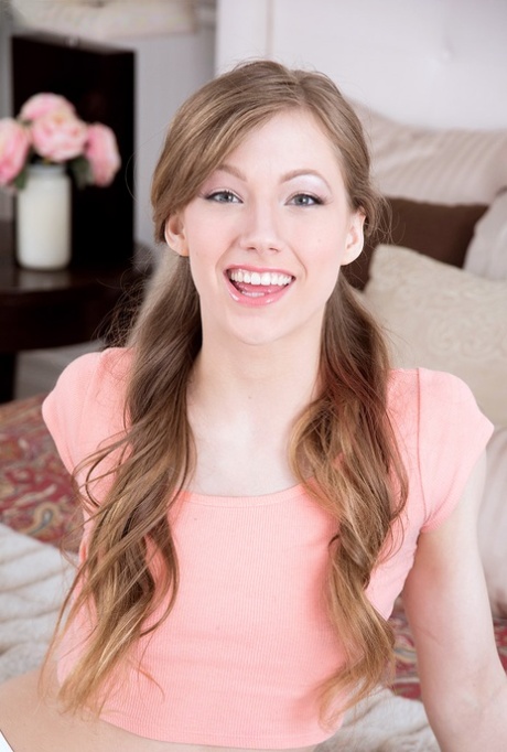 Sweet teen Ivy discovers the joys of oral sex for the first time with her BF 80116601