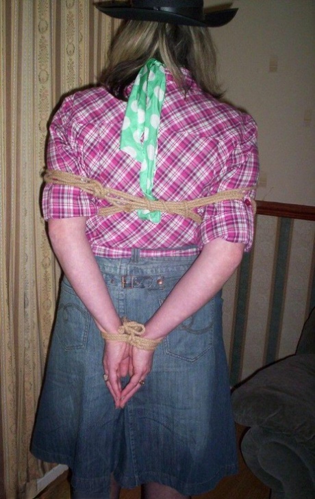 Amateur girl shows her big tits while gagged and noosed in a bedroom 33164595