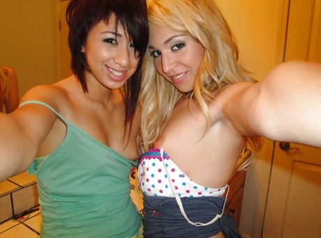 Teen best friends Parker Page and Zoey cover each other's naked body in marker 68848636